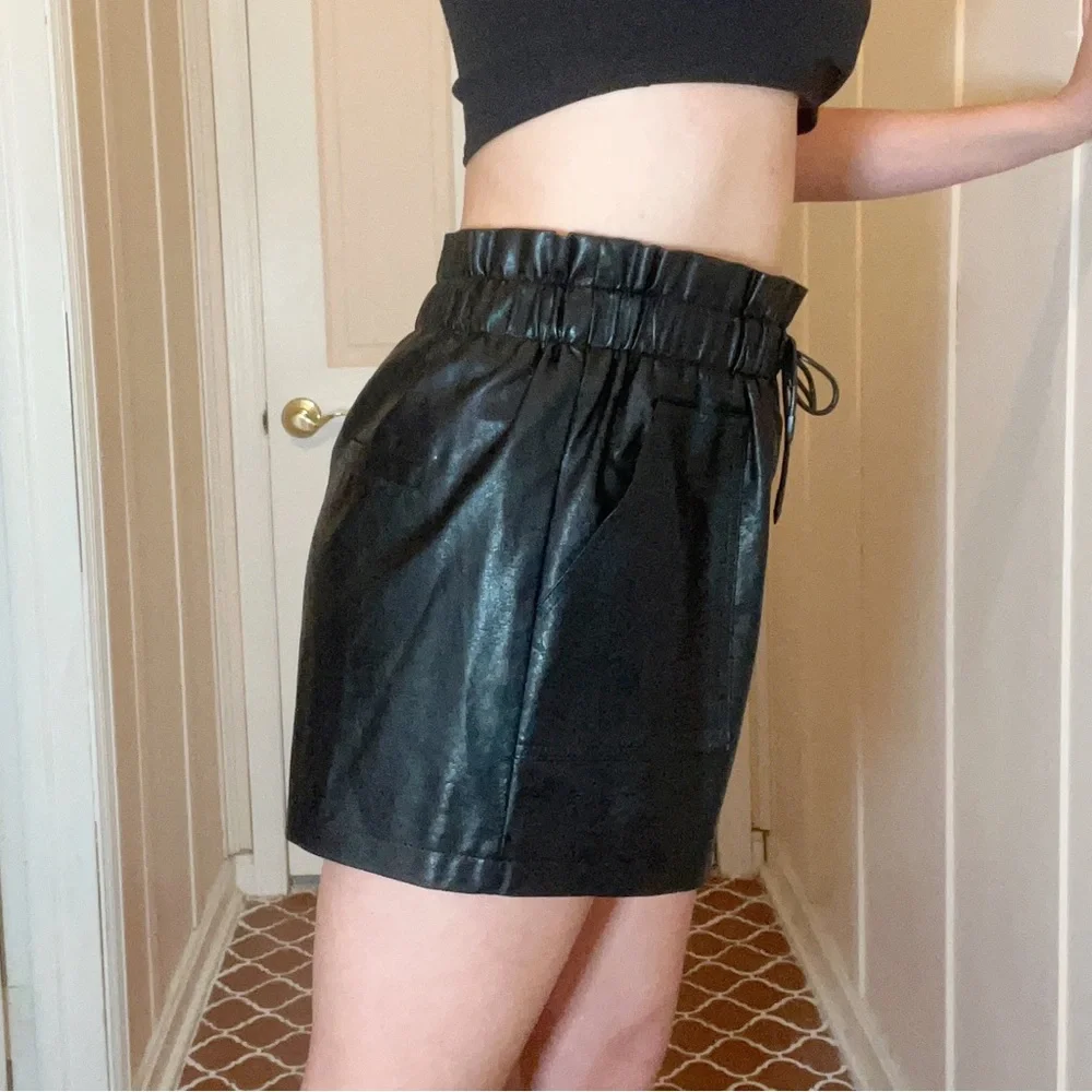 Oversized High Waist Loose Fit Faux Leather Shorts Size 10 - Picture 6 of 17